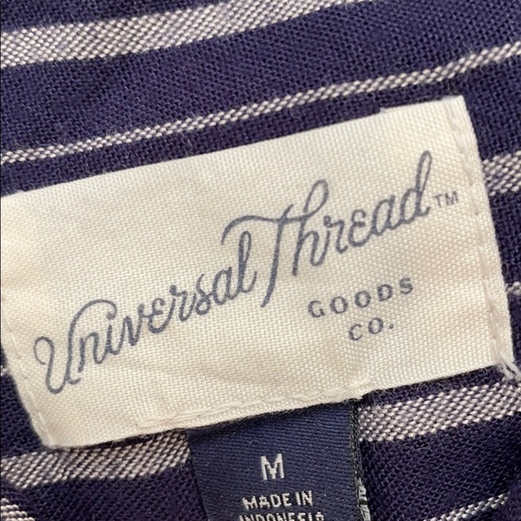 Universal Threads striped button down navy shirt women’s size medium - Picture 4 of 8